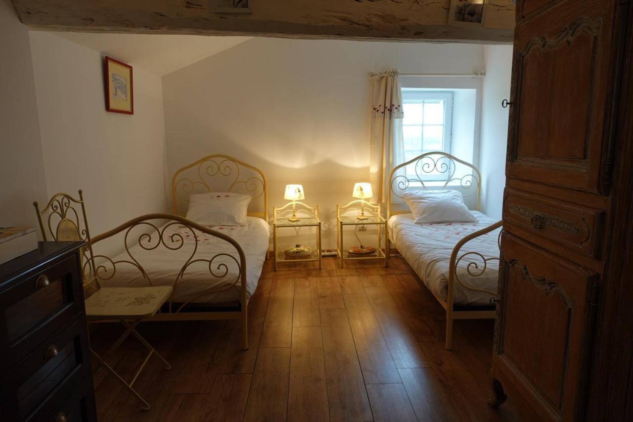 Gîte 4 étoiles avec hébergement insolite - 10 personnes Foussais Esterno foto