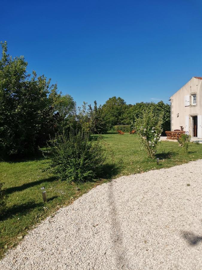 Gîte 4 étoiles avec hébergement insolite - 10 personnes Foussais Esterno foto