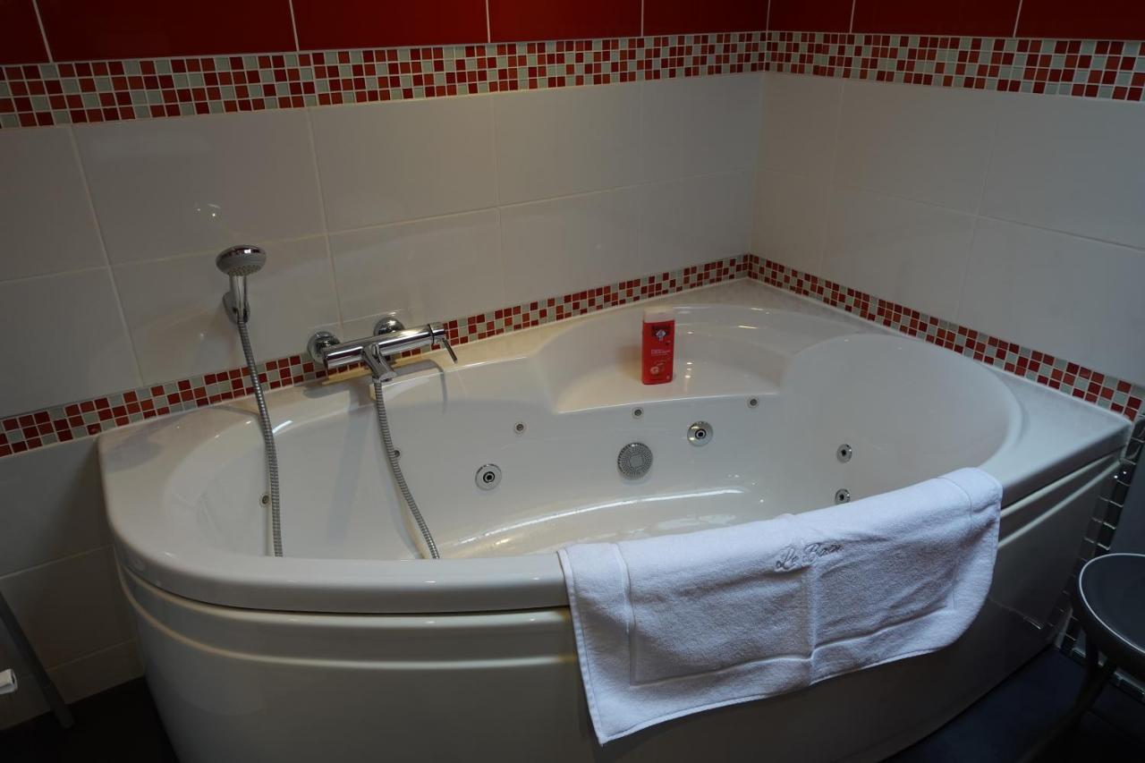 Gîte 4 étoiles avec hébergement insolite - 10 personnes Foussais Esterno foto